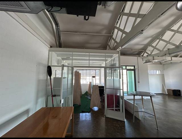 164M² BUILDING TO LET IN WOODSTOCK